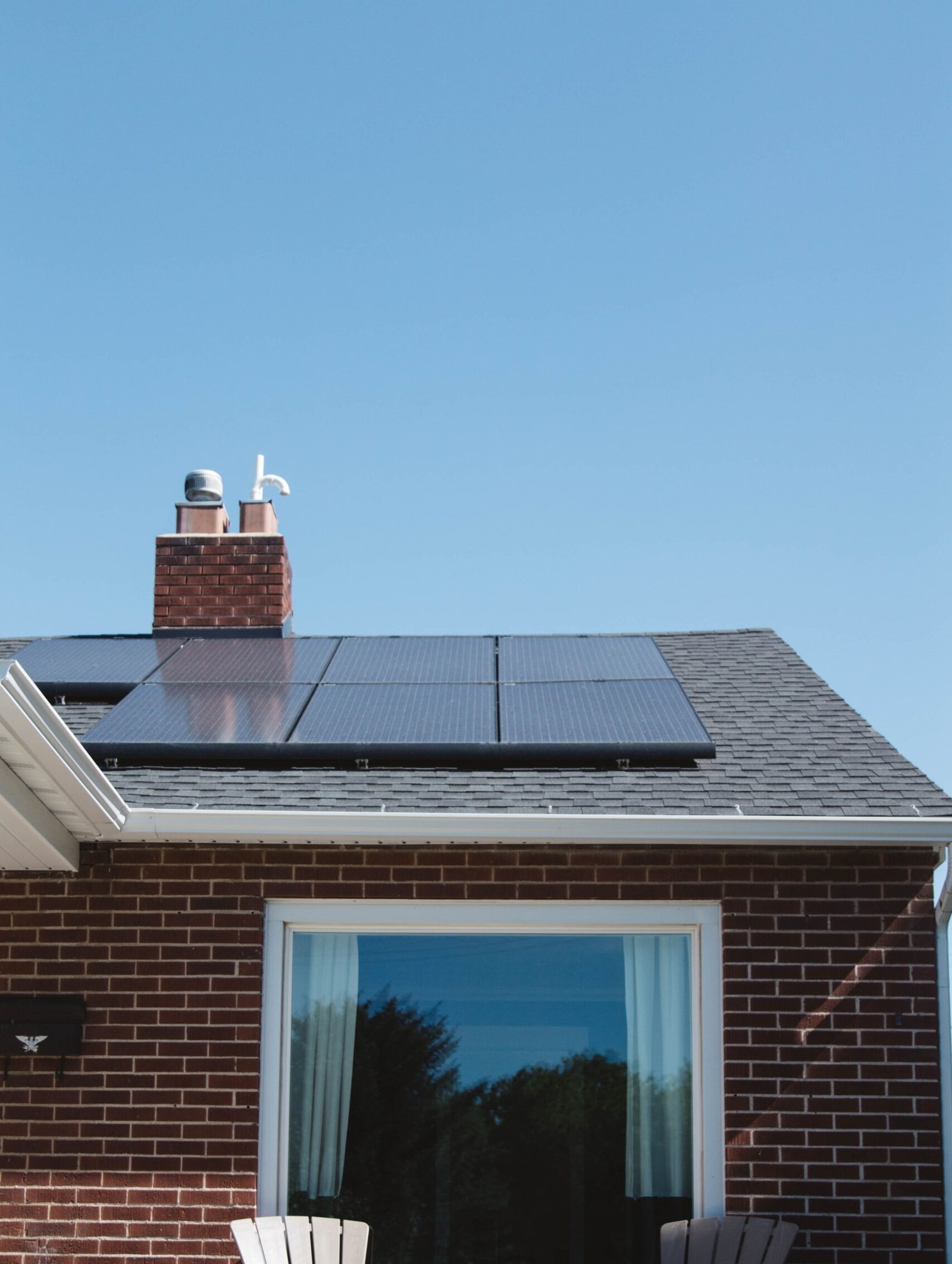 rooftop solar system with inverter and battery